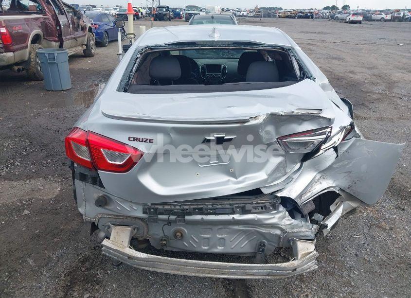 Photo 6 of 2018 Chevrolet Cruze LT AUTO (VIN 1G1BE5SM1J7228257)