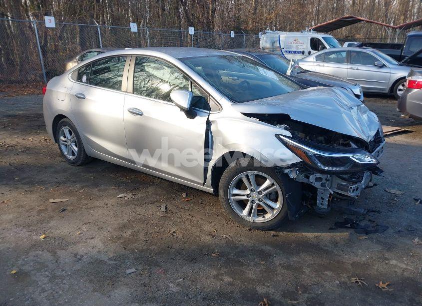 2018 Chevrolet Cruze LT AUTO (VIN 1G1BE5SM1J7228758) main photo