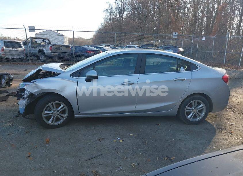 Photo 14 of 2018 Chevrolet Cruze LT AUTO (VIN 1G1BE5SM1J7228758)