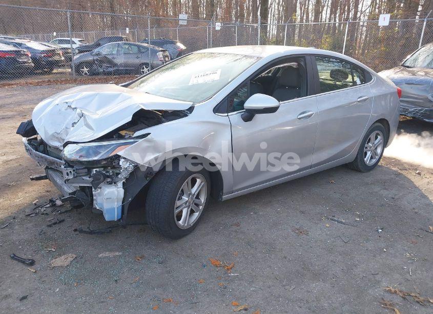 Photo 2 of 2018 Chevrolet Cruze LT AUTO (VIN 1G1BE5SM1J7228758)