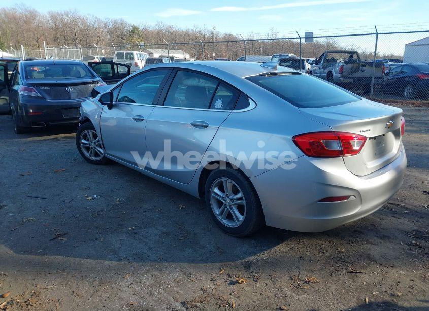 Photo 3 of 2018 Chevrolet Cruze LT AUTO (VIN 1G1BE5SM1J7228758)