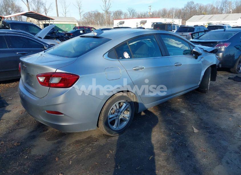 Photo 4 of 2018 Chevrolet Cruze LT AUTO (VIN 1G1BE5SM1J7228758)