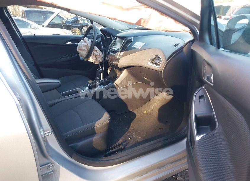 Photo 5 of 2018 Chevrolet Cruze LT AUTO (VIN 1G1BE5SM1J7228758)