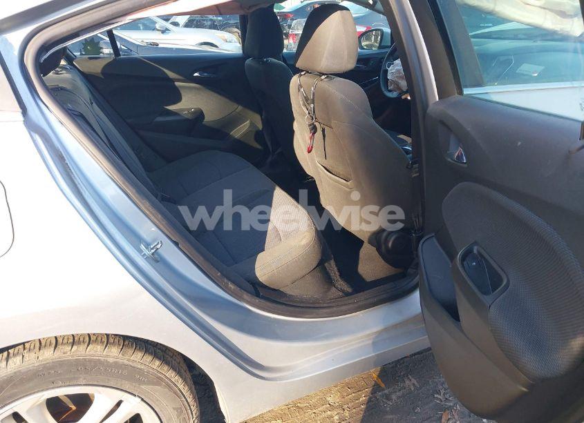 Photo 8 of 2018 Chevrolet Cruze LT AUTO (VIN 1G1BE5SM1J7228758)