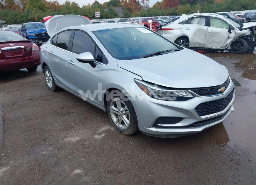 2018 Chevrolet Cruze LT AUTO (VIN 1G1BE5SM1J7229991) main photo