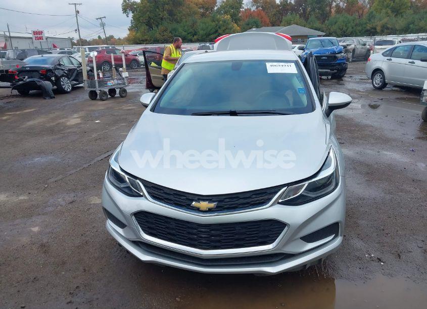 Photo 12 of 2018 Chevrolet Cruze LT AUTO (VIN 1G1BE5SM1J7229991)