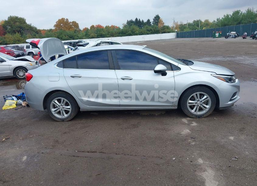 Photo 13 of 2018 Chevrolet Cruze LT AUTO (VIN 1G1BE5SM1J7229991)