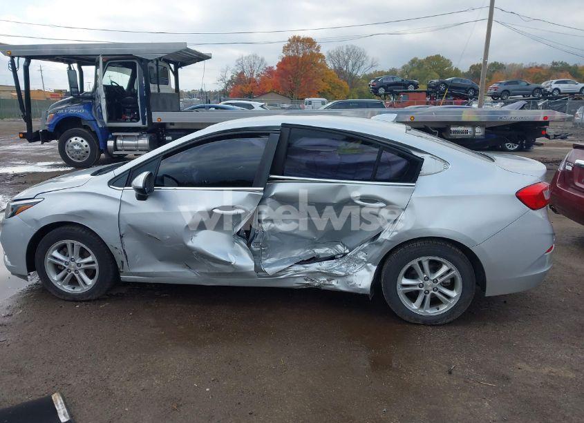 Photo 14 of 2018 Chevrolet Cruze LT AUTO (VIN 1G1BE5SM1J7229991)
