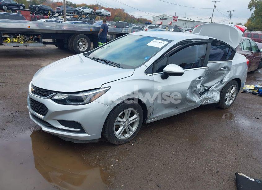 Photo 2 of 2018 Chevrolet Cruze LT AUTO (VIN 1G1BE5SM1J7229991)