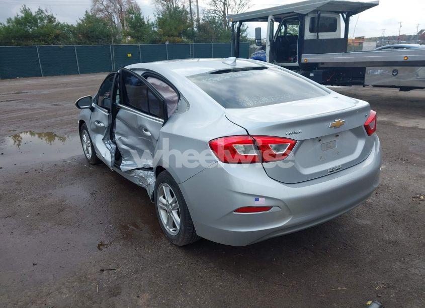 Photo 3 of 2018 Chevrolet Cruze LT AUTO (VIN 1G1BE5SM1J7229991)