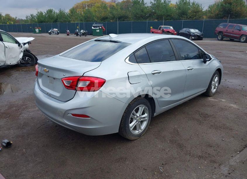 Photo 4 of 2018 Chevrolet Cruze LT AUTO (VIN 1G1BE5SM1J7229991)