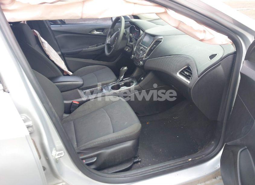 Photo 5 of 2018 Chevrolet Cruze LT AUTO (VIN 1G1BE5SM1J7229991)