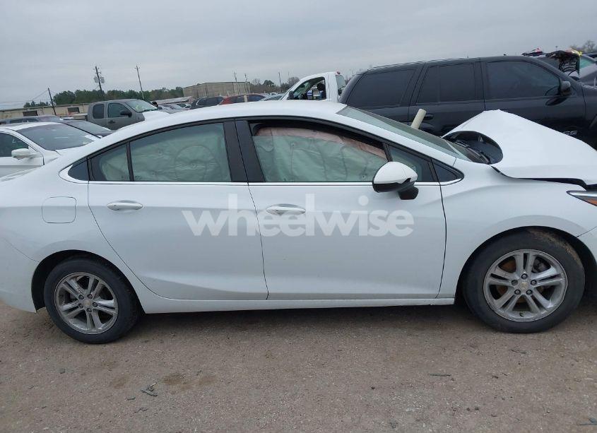 Photo 13 of 2018 Chevrolet Cruze LT AUTO (VIN 1G1BE5SM1J7235337)