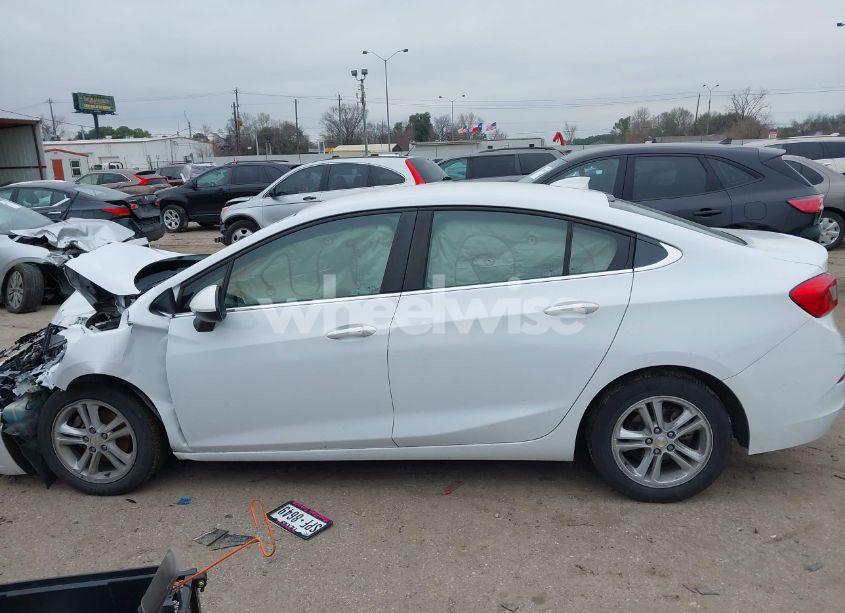 Photo 14 of 2018 Chevrolet Cruze LT AUTO (VIN 1G1BE5SM1J7235337)