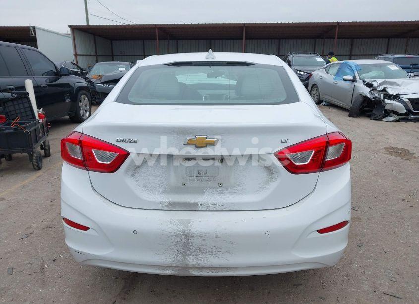Photo 16 of 2018 Chevrolet Cruze LT AUTO (VIN 1G1BE5SM1J7235337)