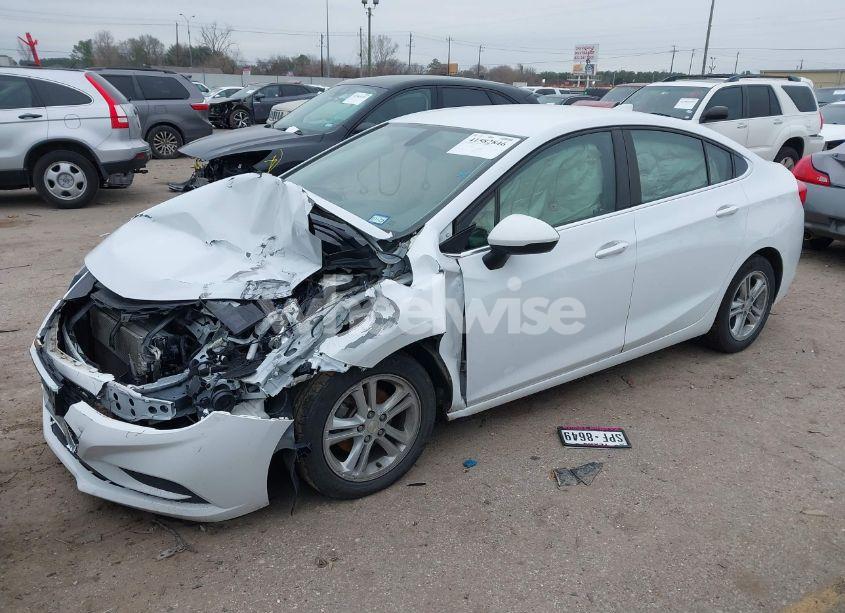 Photo 2 of 2018 Chevrolet Cruze LT AUTO (VIN 1G1BE5SM1J7235337)