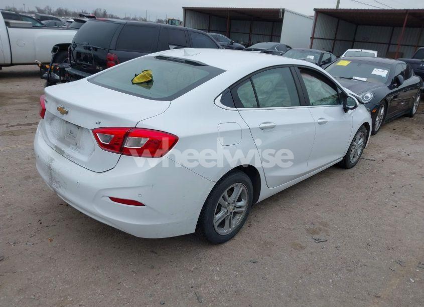Photo 4 of 2018 Chevrolet Cruze LT AUTO (VIN 1G1BE5SM1J7235337)