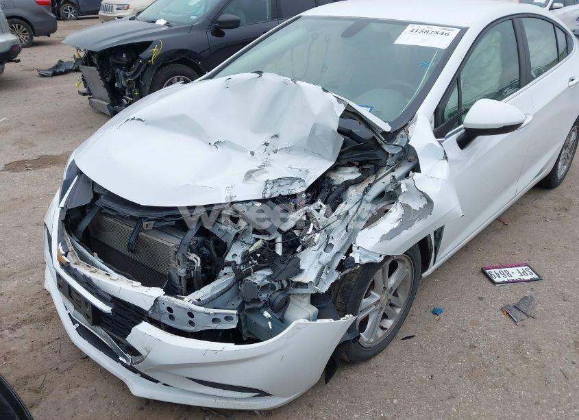 Photo 6 of 2018 Chevrolet Cruze LT AUTO (VIN 1G1BE5SM1J7235337)