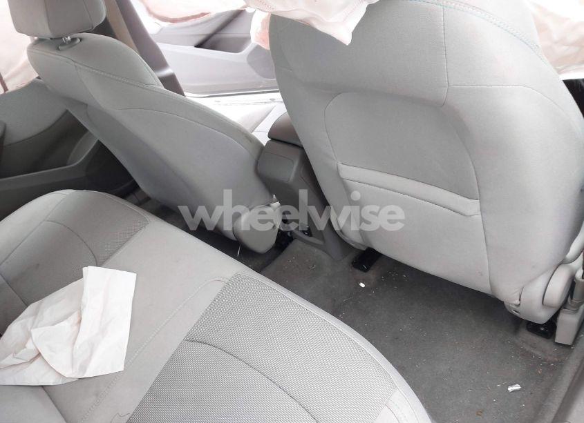 Photo 8 of 2018 Chevrolet Cruze LT AUTO (VIN 1G1BE5SM1J7235337)