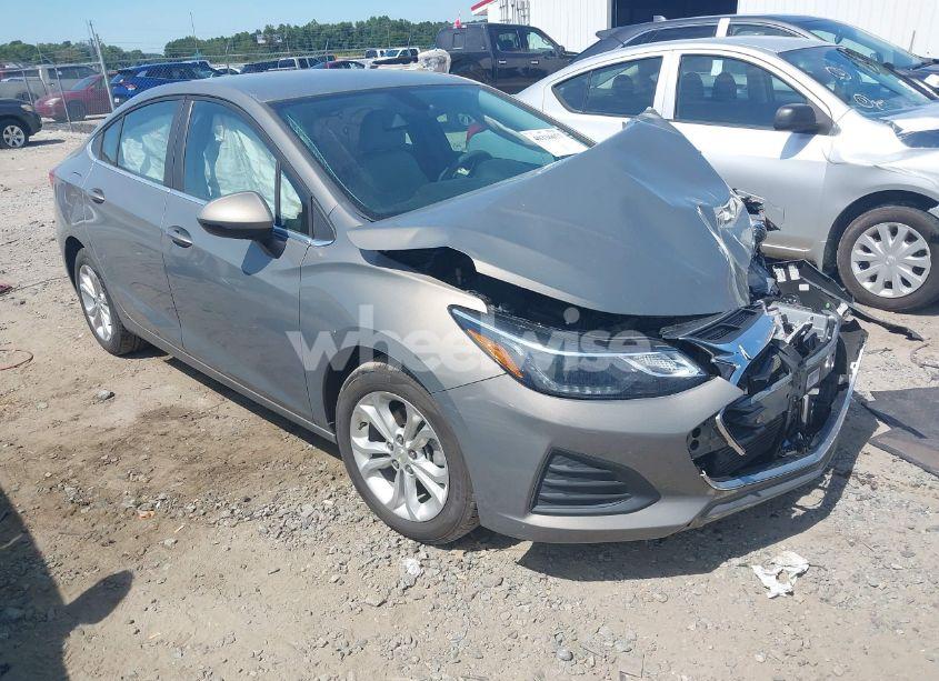 2019 Chevrolet Cruze LT (VIN 1G1BE5SM1K7106922) main photo