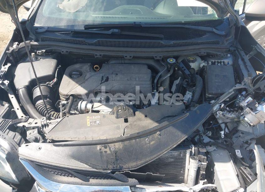 Photo 10 of 2019 Chevrolet Cruze LT (VIN 1G1BE5SM1K7106922)