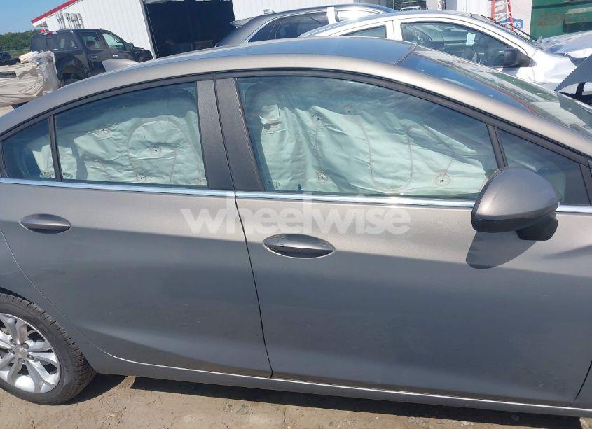 Photo 13 of 2019 Chevrolet Cruze LT (VIN 1G1BE5SM1K7106922)