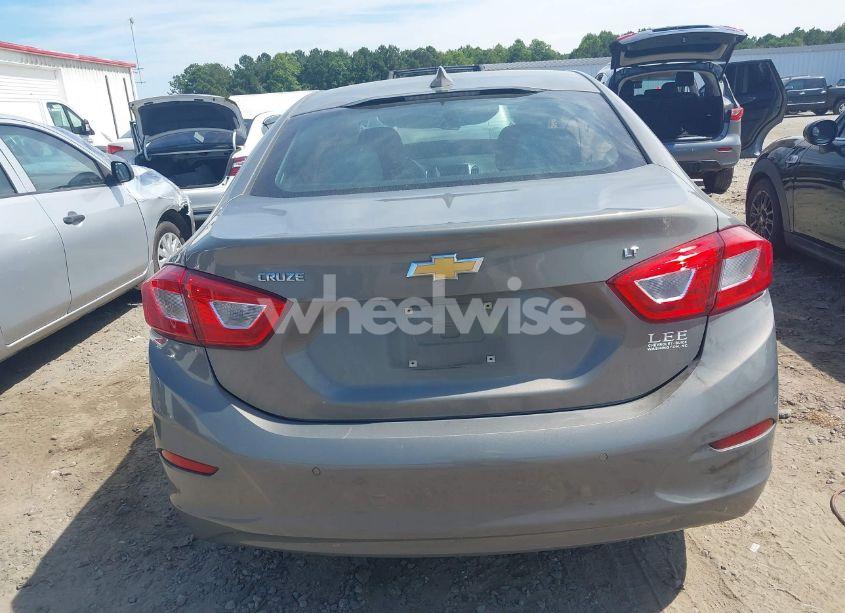 Photo 16 of 2019 Chevrolet Cruze LT (VIN 1G1BE5SM1K7106922)