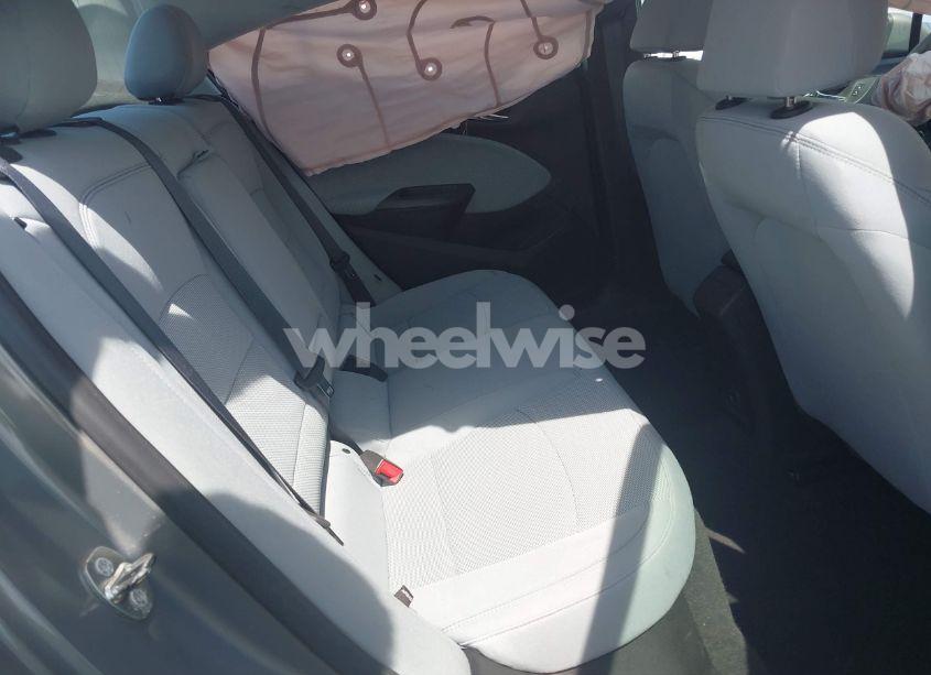 Photo 8 of 2019 Chevrolet Cruze LT (VIN 1G1BE5SM1K7106922)