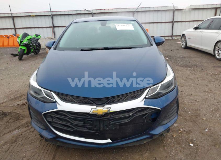 Photo 13 of 2019 Chevrolet Cruze LT (VIN 1G1BE5SM1K7108136)
