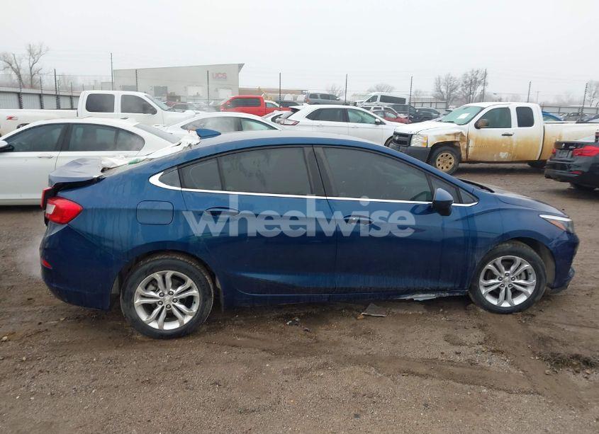 Photo 14 of 2019 Chevrolet Cruze LT (VIN 1G1BE5SM1K7108136)