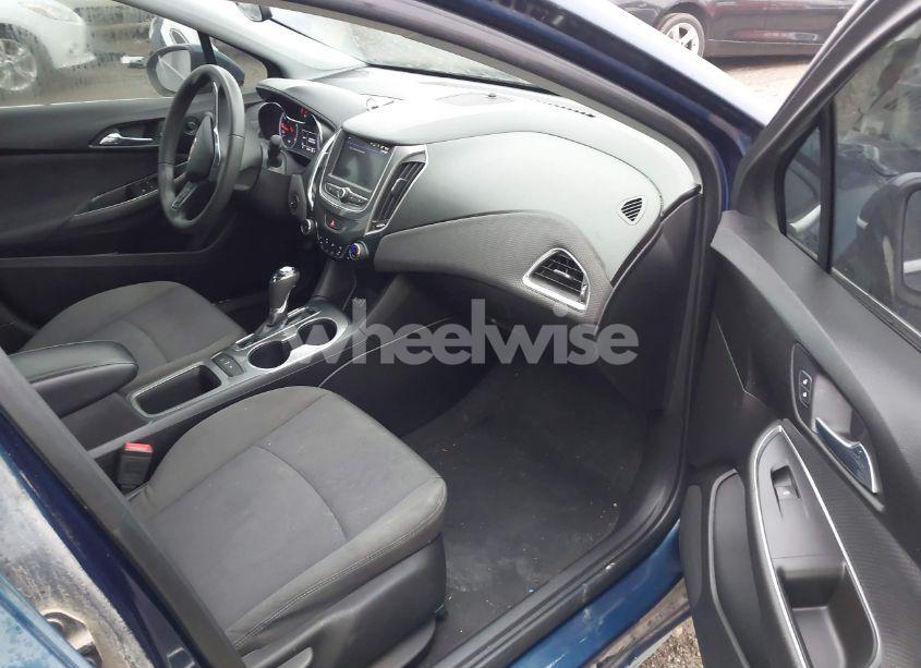 Photo 5 of 2019 Chevrolet Cruze LT (VIN 1G1BE5SM1K7108136)