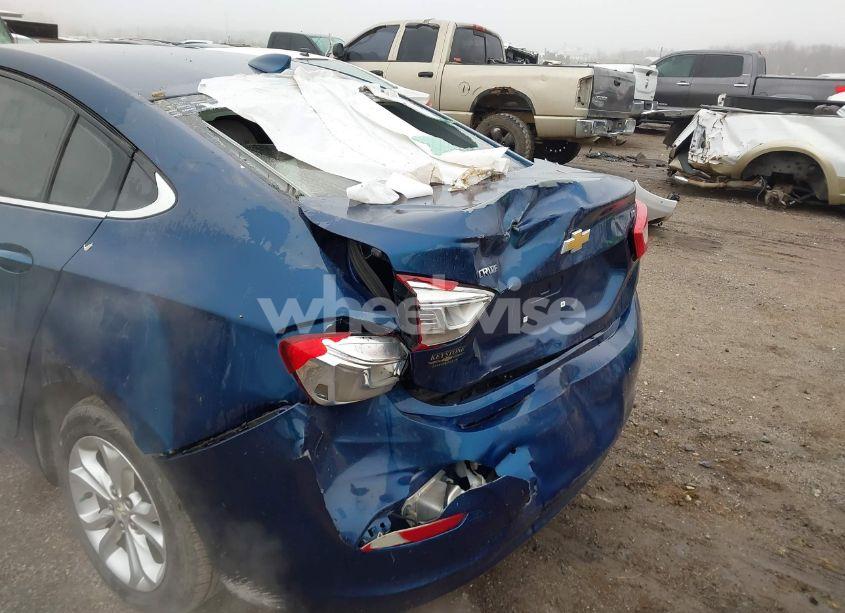 Photo 6 of 2019 Chevrolet Cruze LT (VIN 1G1BE5SM1K7108136)