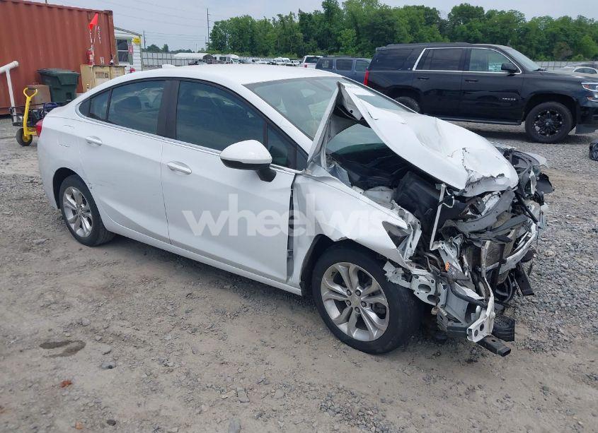 2019 Chevrolet Cruze LT (VIN 1G1BE5SM1K7115779) main photo