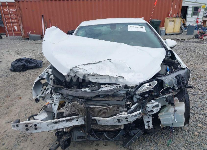 Photo 12 of 2019 Chevrolet Cruze LT (VIN 1G1BE5SM1K7115779)