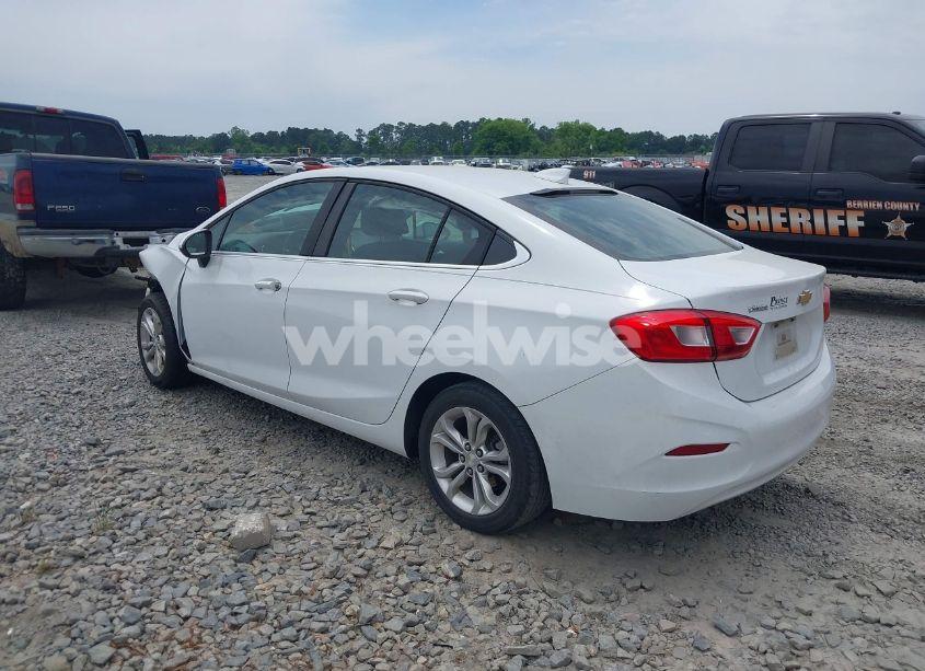 Photo 3 of 2019 Chevrolet Cruze LT (VIN 1G1BE5SM1K7115779)