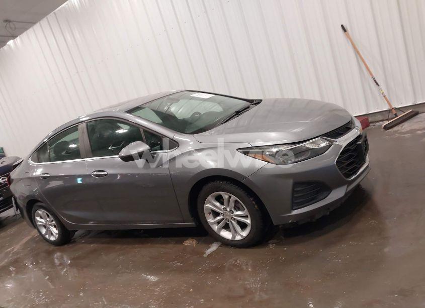 Photo 13 of 2019 Chevrolet Cruze LT (VIN 1G1BE5SM1K7115782)