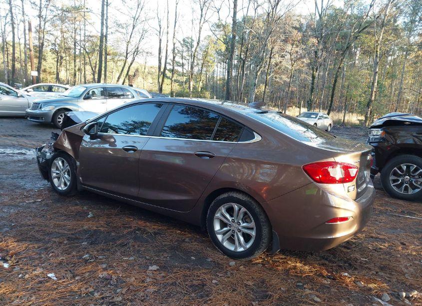Photo 3 of 2019 Chevrolet Cruze LT (VIN 1G1BE5SM1K7119217)