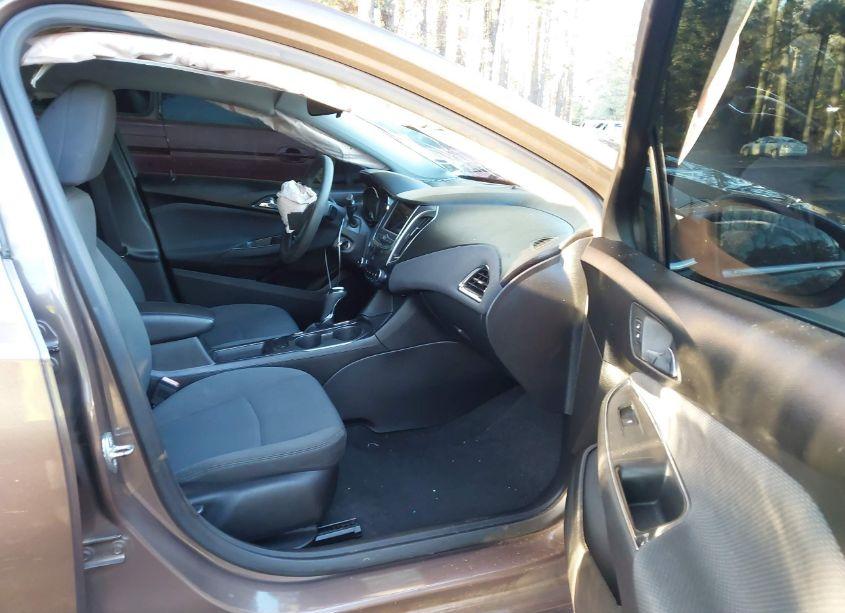 Photo 5 of 2019 Chevrolet Cruze LT (VIN 1G1BE5SM1K7119217)