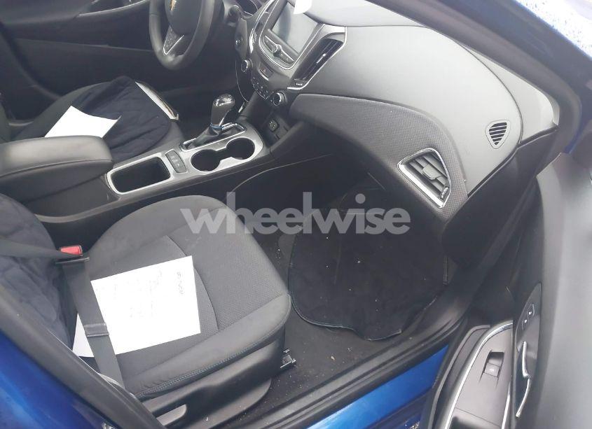 Photo 5 of 2019 Chevrolet Cruze LT (VIN 1G1BE5SM1K7122389)