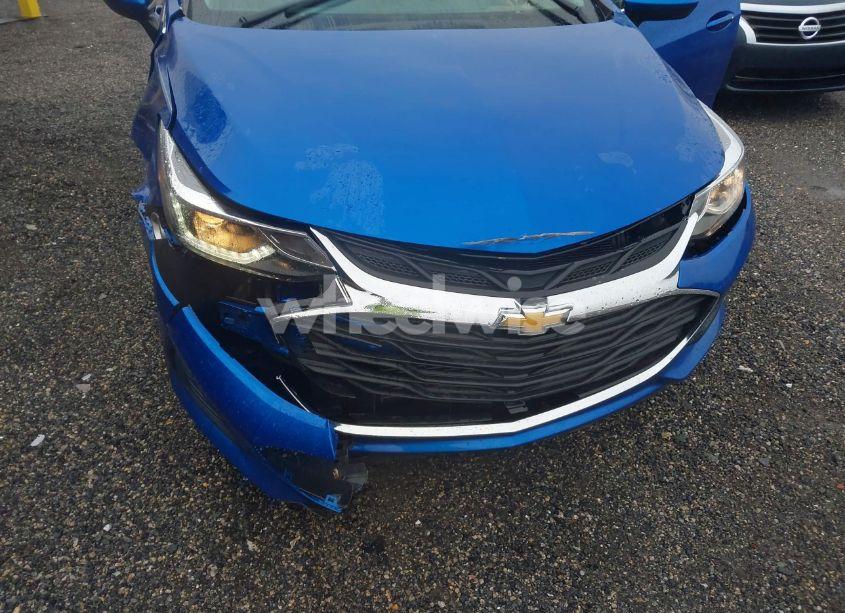 Photo 6 of 2019 Chevrolet Cruze LT (VIN 1G1BE5SM1K7122389)