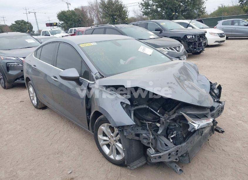 2019 Chevrolet Cruze LT (VIN 1G1BE5SM1K7127608) main photo