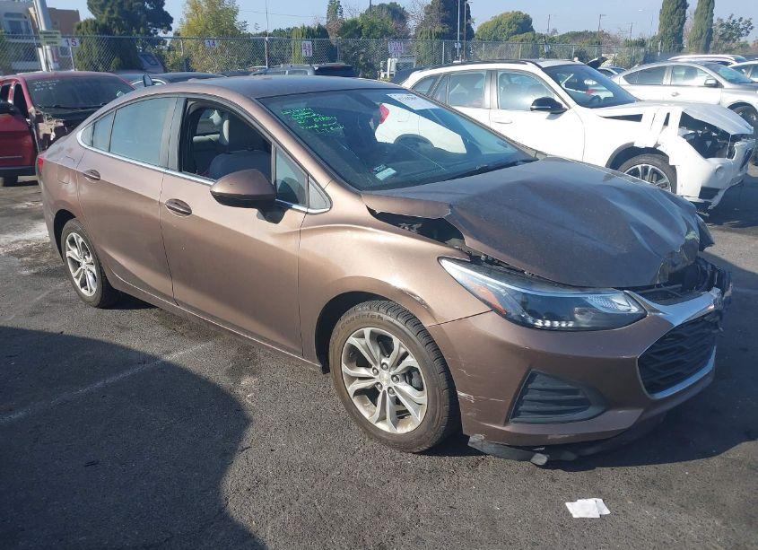 2019 Chevrolet Cruze LT (VIN 1G1BE5SM1K7130752) main photo