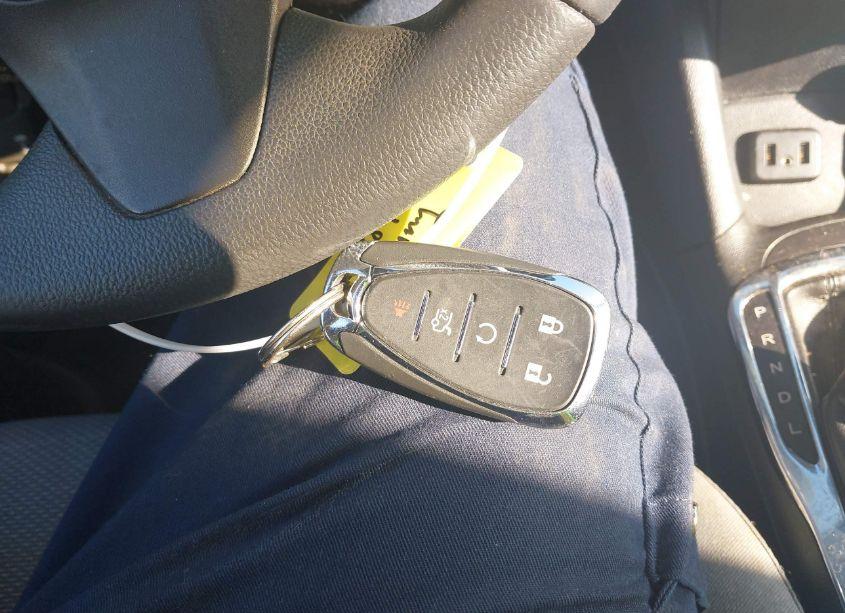 Photo 11 of 2019 Chevrolet Cruze LT (VIN 1G1BE5SM1K7130752)