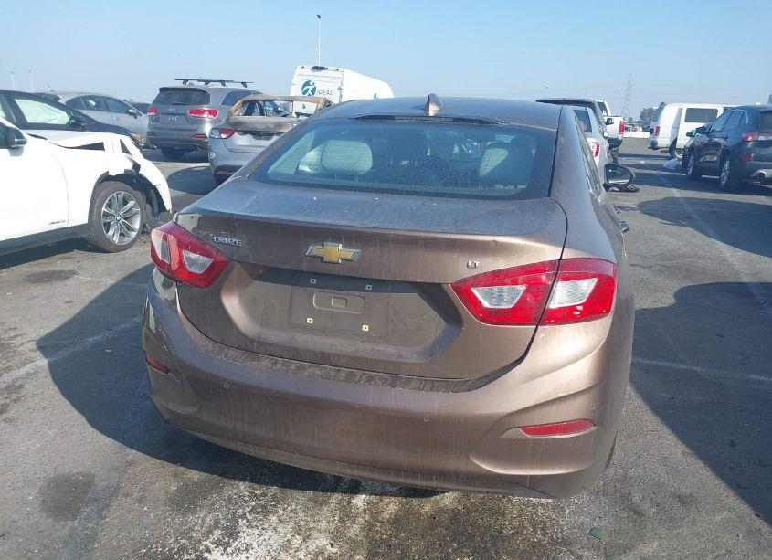 Photo 16 of 2019 Chevrolet Cruze LT (VIN 1G1BE5SM1K7130752)