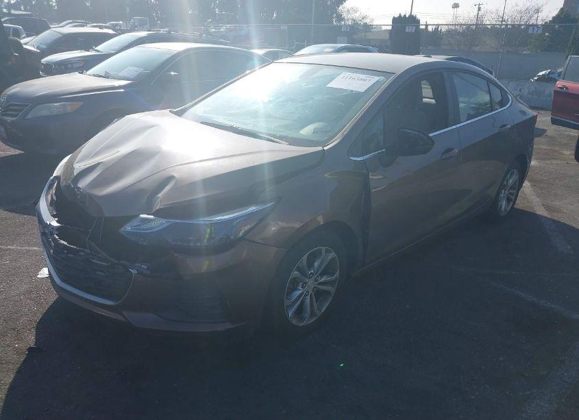 Photo 2 of 2019 Chevrolet Cruze LT (VIN 1G1BE5SM1K7130752)