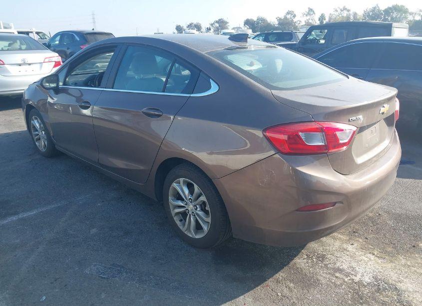 Photo 3 of 2019 Chevrolet Cruze LT (VIN 1G1BE5SM1K7130752)