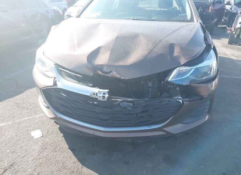 Photo 6 of 2019 Chevrolet Cruze LT (VIN 1G1BE5SM1K7130752)