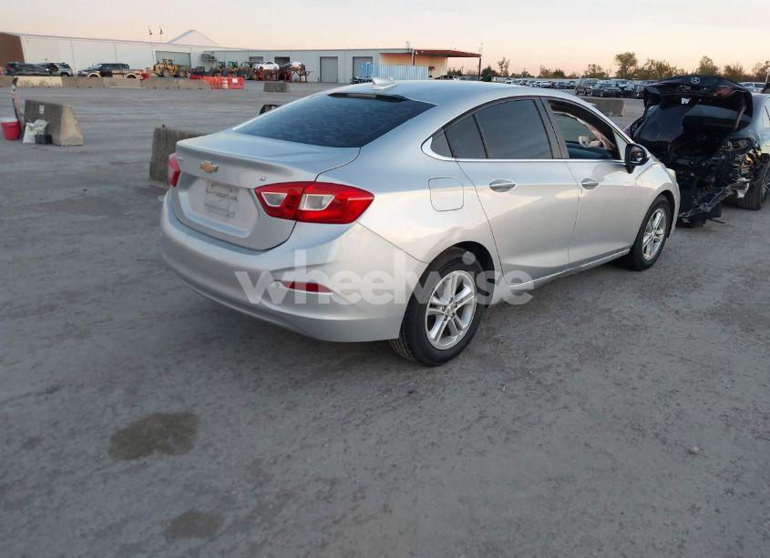 Photo 4 of 2016 Chevrolet Cruze LT AUTO (VIN 1G1BE5SM2G7269697)