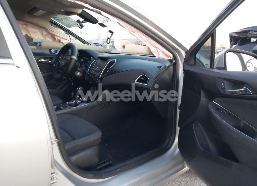 Photo 5 of 2016 Chevrolet Cruze LT AUTO (VIN 1G1BE5SM2G7269697)