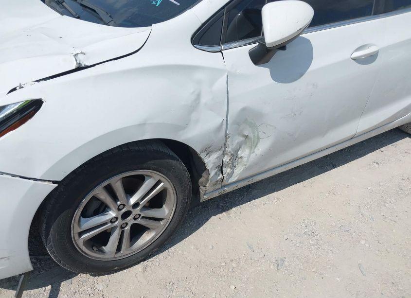 Photo 12 of 2017 Chevrolet Cruze LT AUTO (VIN 1G1BE5SM2H7107554)